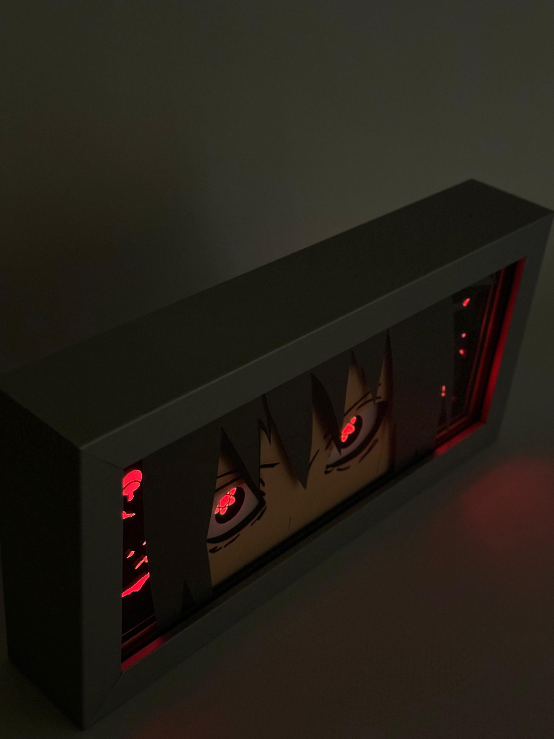 3D Sasuke Ahşap Katmanlı Anime Işık Kutusu – LED Dekor & Gece Lambası
